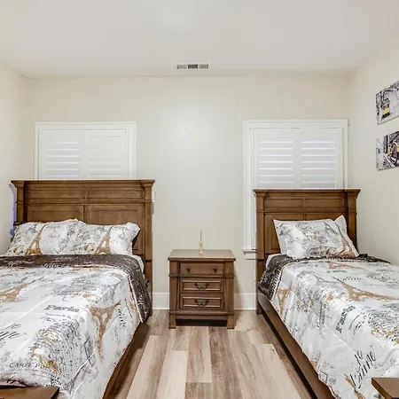 Sunny Turlock Cottage Walk To Downtown!